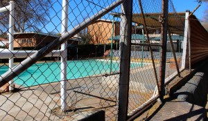 Emmarentia Primary School provides its students access to a tennis court, a swimming pool, large playground and two soccer fields.  By Isaac Riddle